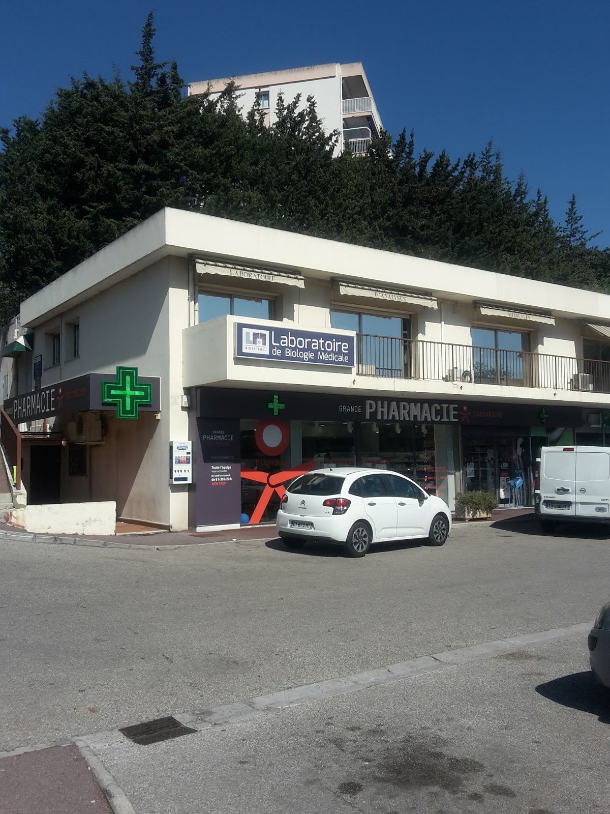 GRANDE PHARMACIE DE LA CROIX ROUGE I Antibes 06
