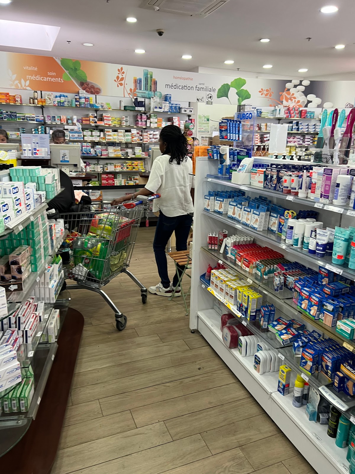 Pharmacie Vigouroux.