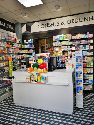 Pharmacie Pharmacie Voltaire @ place Voltaire 0