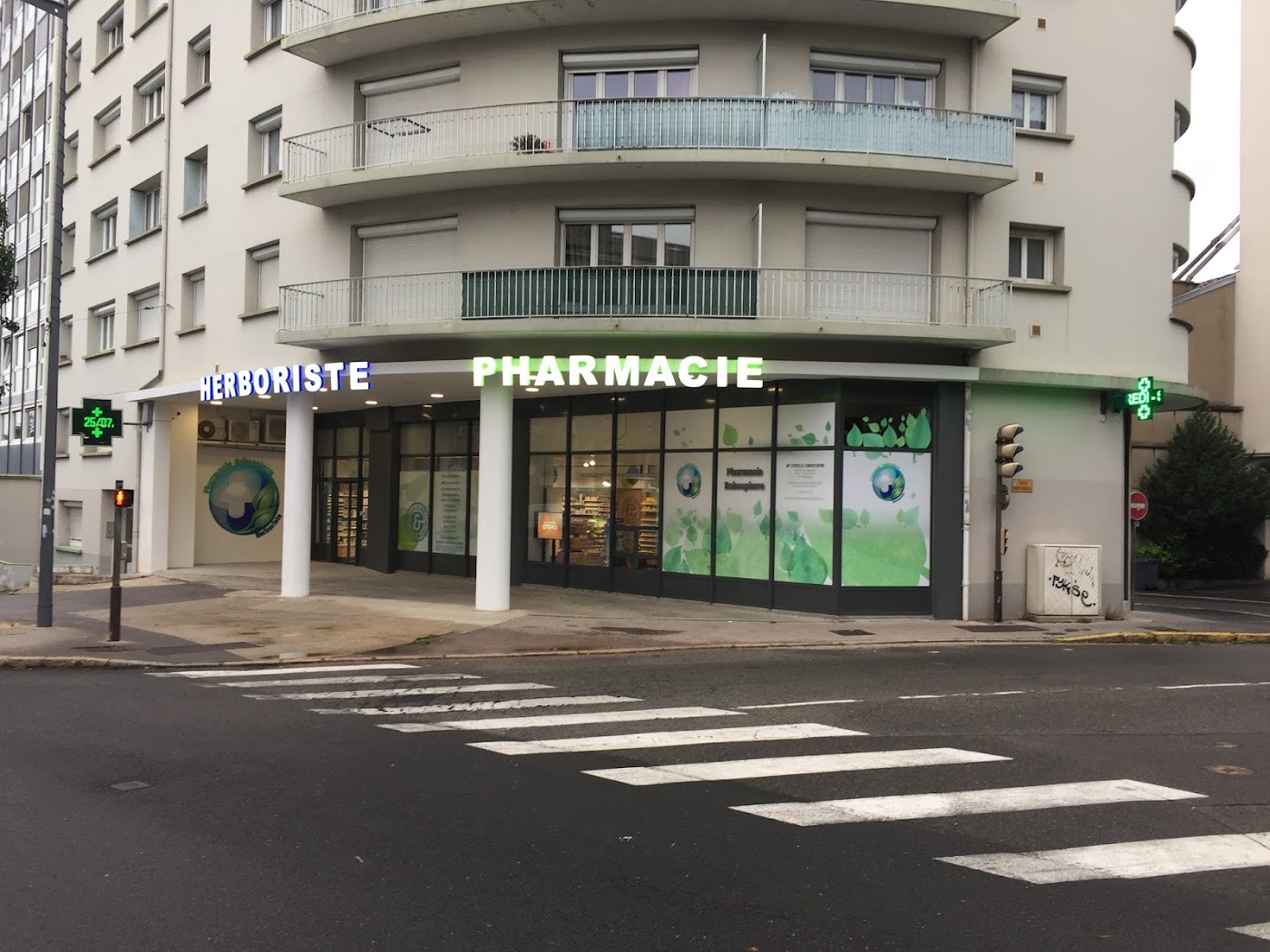 Pharmacie Robespierre-Herboristerie-Totum Pharmacien-Anton et willem